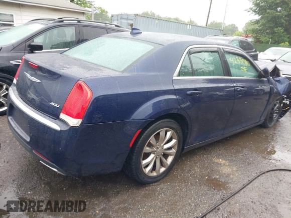 2016 Chrysler 300 Limited z VIN 2C3CCARG5GH334805, wystawiony jako IAAI lot #42355710 z przebiegiem 43 890 mil mil oraz . Historia ofert i sprzedaży dostępna na DreamBid. Obrazek 4.