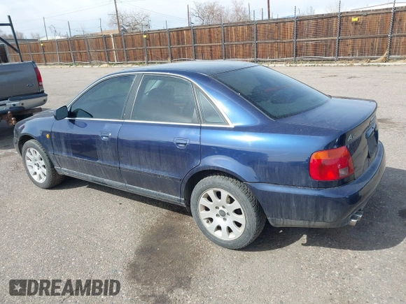 1998 Audi A4 с VIN WAUED68D8WA005001, выставлен на аукционе IAAI как лот 41833621 с пробегом 276 593 миль миль и . История ставок и продаж доступна на DreamBid. Изображение 3.