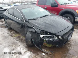 2013 Volvo S60 T5 with VIN YV1612FH9D2175741, listed as a IAAI auction lot 41324252 with 223,121 mi miles. Bid and sale history available at carsss.com. Image 1.
