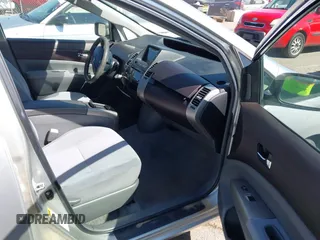 2005 Toyota Prius with VIN JTDKB20U557012368, listed as a IAAI auction lot 42029053 with 204,909 mi miles. Bid and sale history available at carsss.com. Image 5.