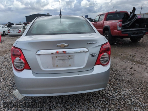 2012 Chevrolet Sonic LT z VIN 1G1JD5SH2C4164834, wystawiony jako Copart lot #53425665 z przebiegiem 89 043 mil mil oraz Szkoda całkowita • Salvage title. Historia ofert i sprzedaży dostępna na DreamBid. Obrazek 6.