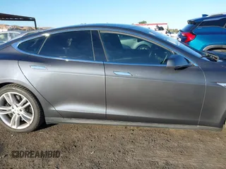 2015 Tesla Model S 85D with VIN 5YJSA1E28FF110066, listed as a IAAI auction lot 40672973 with 100,157 mi miles. Bid and sale history available at carsss.com. Image 14.