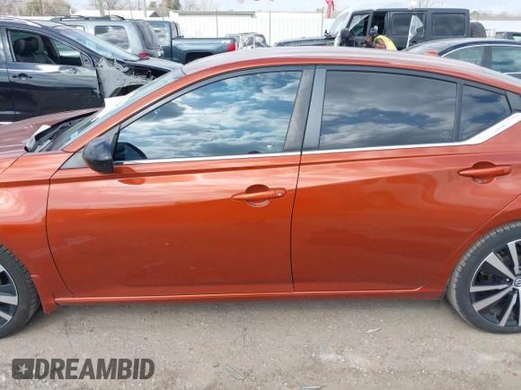 2021 Nissan Altima 2.5 SR with VIN 1N4BL4CV0MN356915, listed as a IAAI auction lot 41528599 with 35,070 mi miles. Bid and sale history available at carsss.com. Image 15.