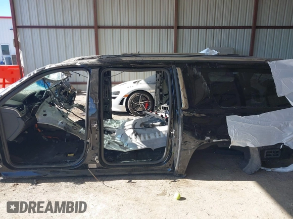 2019 GMC Yukon XL Denali with VIN 1GKS1HKJ2KR220057, listed as a IAAI auction lot 41382558 with 1 mi miles. Bid and sale history available at carsss.com. Image 13.