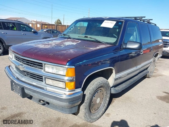 1997 Chevrolet Suburban with VIN 1GNFK16R3VJ423650, listed as a IAAI auction lot 41517985 with 204,817 mi miles. Bid and sale history available at carsss.com. Image 2.