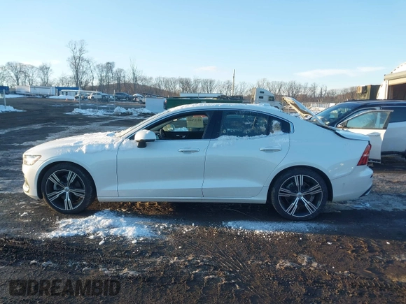 2022 Volvo S60 Plus Dark Theme with VIN 7JRL12TL8NG162261, listed as a IAAI auction lot 41417503 with 16,199 mi miles. Bid and sale history available at carsss.com. Image 14.