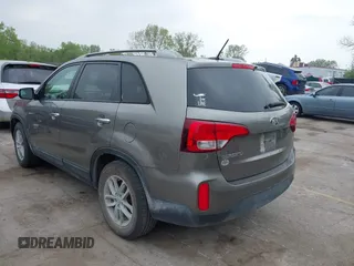 2015 Kia Sorento LX with VIN 5XYKT4A77FG601170, listed as a IAAI auction lot 42080945 with 206,689 mi miles. Bid and sale history available at carsss.com. Image 3.