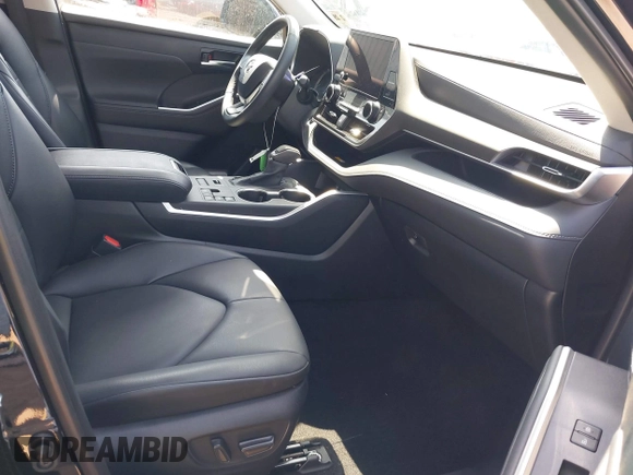 2024 Toyota Highlander LE with VIN 5TDKDRBH7RS540914, listed as a IAAI auction lot 42552324 with 20,487 mi miles and . Bid and sale history available at DreamBid. Image 5.