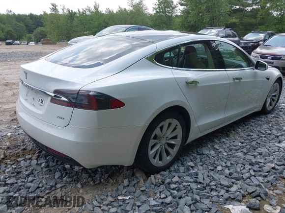 2017 Tesla Model S 100D z VIN 5YJSA1E28HF199074, wystawiony jako IAAI lot #42449671 z przebiegiem 172 910 mil mil oraz . Historia ofert i sprzedaży dostępna na DreamBid. Obrazek 4.