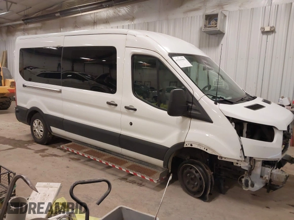 2019 Ford Transit Passenger XL with VIN 1FBZX2CM8KKA07514, listed as a IAAI auction lot 41235965 with 58,224 mi miles. Bid and sale history available at carsss.com. Image 1.