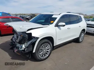 2025 GMC Acadia FWD Denali z VIN 1GKENLRS3SJ214267, wystawiony jako IAAI lot #42290521 z przebiegiem Nie podano mil oraz . Historia ofert i sprzedaży dostępna na DreamBid. Obrazek 2.