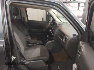 2015 Jeep Patriot Altitude z VIN 1C4NJPBA0FD285379, wystawiony jako IAAI lot #42139132 z przebiegiem 143 107 mil mil oraz . Historia ofert i sprzedaży dostępna na DreamBid. Obrazek 5.