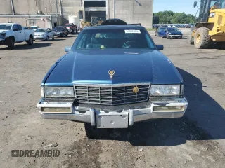 1992 Cadillac DeVille z VIN 1G6CD53B8N4294424, wystawiony jako Copart lot #56492064 z przebiegiem 151 165 mil mil oraz Szkoda całkowita • Salvage title. Historia ofert i sprzedaży dostępna na DreamBid. Obrazek 5.