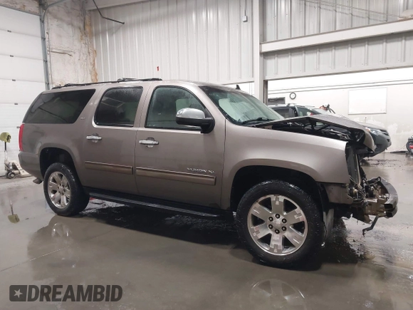 2014 GMC Yukon XL SLT with VIN 1GKS2KE76ER166776, listed as a IAAI auction lot 41056887 with 206,773 mi miles. Bid and sale history available at carsss.com. Image 13.