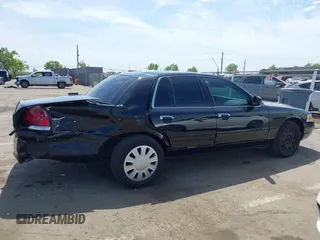 2008 Ford Police Interceptor z VIN 2FAFP71V98X160096, wystawiony jako IAAI lot #42041147 z przebiegiem 223 577 mil mil oraz . Historia ofert i sprzedaży dostępna na DreamBid. Obrazek 13.