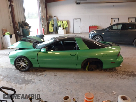 2000 Chevrolet Camaro Z28 z VIN 2G1FP22G0Y2103689, wystawiony jako IAAI lot #42173195 z przebiegiem Nie podano mil oraz . Historia ofert i sprzedaży dostępna na DreamBid. Obrazek 13.