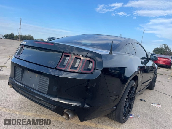 2013 Ford Mustang V6 with VIN 1ZVBP8AMXD5275997, listed as a Copart auction lot 80135514 with 184,765 mi miles and Clean Title. Bid and sale history available at carsss.com. Image 4.