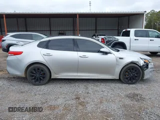 2016 Kia Optima EX z VIN 5XXGU4L36GG070336, wystawiony jako IAAI lot #41259692 z przebiegiem 124 807 mil mil oraz . Historia ofert i sprzedaży dostępna na DreamBid. Obrazek 14.