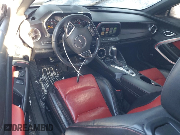 2017 Chevrolet Camaro 2LT z VIN 1G1FD1RS4H0103516, wystawiony jako Copart lot #88882215 z przebiegiem 57 886 mil mil oraz Szkoda całkowita • Salvage title. Historia ofert i sprzedaży dostępna na DreamBid. Obrazek 8.