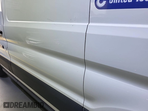 2018 Ford Transit z VIN 1FTYR1YG9JKA80761, wystawiony jako IAAI lot #42859226 z przebiegiem 132 605 mil mil oraz . Historia ofert i sprzedaży dostępna na DreamBid. Obrazek 16.