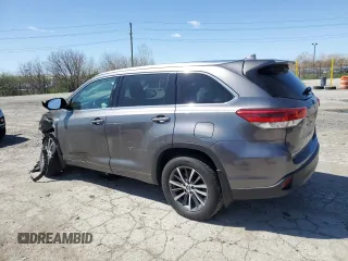 2018 Toyota Highlander SE z VIN 5TDJZRFH0JS529815, wystawiony jako Copart lot #52174645 z przebiegiem 61 338 mil mil oraz Szkoda całkowita • Salvage title. Historia ofert i sprzedaży dostępna na DreamBid. Obrazek 2.