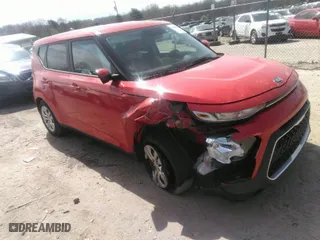 2020 Kia Soul LX with VIN KNDJ23AU1L7700414, listed as a IAAI auction lot 41843719 with 61,090 mi miles. Bid and sale history available at carsss.com. Image 1.