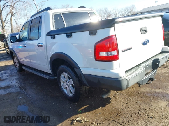 2010 Ford Explorer Sport Trac XLT z VIN 1FMEU3BE3AUF03502, wystawiony jako IAAI lot #41752719 z przebiegiem 142 733 mil mil oraz . Historia ofert i sprzedaży dostępna na DreamBid. Obrazek 3.