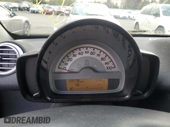 2013 Smart fortwo Pure z VIN WMEEJ3BA6DK653471, wystawiony jako Copart lot #51864365 z przebiegiem 129 778 mil mil oraz Tytuł czysty. Historia ofert i sprzedaży dostępna na DreamBid. Obrazek 9.