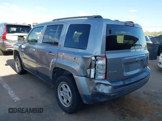 2016 Jeep Patriot Sport with VIN 1C4NJRBBXGD741510, listed as a IAAI auction lot 42204165 with 121,007 mi miles and . Bid and sale history available at DreamBid. Image 3.