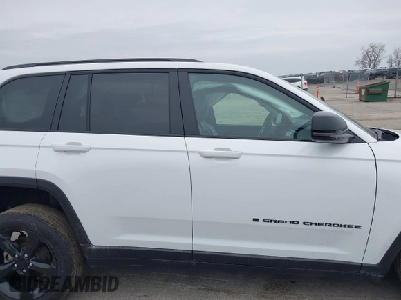 2024 Jeep Grand Cherokee Altitude with VIN 1C4RJHAG1RC707103, listed as a IAAI auction lot 41964830 with 27,302 mi miles and . Bid and sale history available at DreamBid. Image 14.