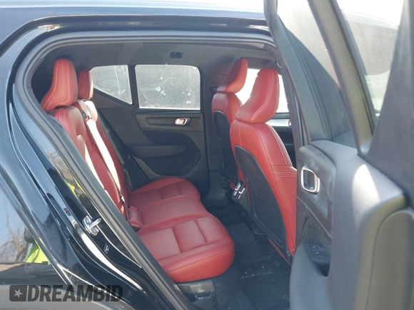 2020 Volvo XC40 Momentum with VIN YV4162UK5L2196730, listed as a IAAI auction lot 41777418 with 43,465 mi miles and . Bid and sale history available at DreamBid. Image 8.