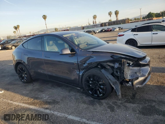 2022 Tesla Model Y Long Range z VIN 7SAYGAEE9NF366382, wystawiony jako Copart lot #52179515 z przebiegiem 41 654 mil mil oraz Szkoda całkowita • Salvage title. Historia ofert i sprzedaży dostępna na DreamBid. Obrazek 4.