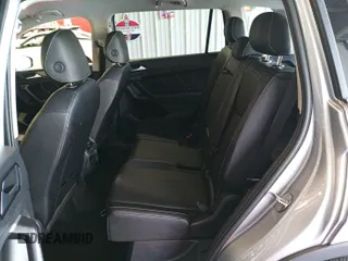 2024 Volkswagen Tiguan SE z VIN 3VV3B7AX7RM105271, wystawiony jako IAAI lot #42752403 z przebiegiem 27 050 mil mil oraz . Historia ofert i sprzedaży dostępna na DreamBid. Obrazek 17.