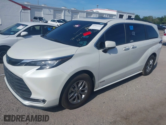2021 Toyota Sienna XLE with VIN 5TDYRKEC0MS002020, listed as a IAAI auction lot 41952525 with 345,978 mi miles. Bid and sale history available at carsss.com. Image 17.