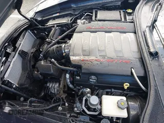 2015 Chevrolet Corvette 1LT z VIN 1G1YB2D74F5103152, wystawiony jako IAAI lot #42206302 z przebiegiem 50 260 mil mil oraz . Historia ofert i sprzedaży dostępna na DreamBid. Obrazek 10.