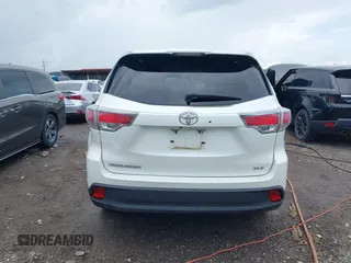 2015 Toyota Highlander XLE z VIN 5TDKKRFHXFS072625, wystawiony jako IAAI lot #42202616 z przebiegiem 121 337 mil mil oraz . Historia ofert i sprzedaży dostępna na DreamBid. Obrazek 17.