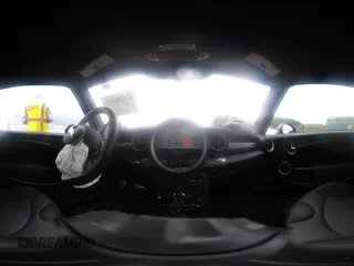 2014 MINI Convertible S с VIN WMWZP3C52ET706272, выставлен на аукционе IAAI как лот 42198277 с пробегом 40 372 миль миль и . История ставок и продаж доступна на DreamBid. Изображение 19.