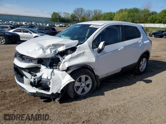 2020 Chevrolet Trax LS z VIN 3GNCJNSB8LL129446, wystawiony jako Copart lot #56025605 z przebiegiem 41 326 mil mil oraz Czysty tytuł • Clean title. Historia ofert i sprzedaży dostępna na DreamBid. Obrazek 1.