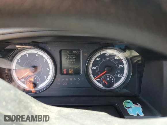 2017 Ram 1500 ST z VIN 1C6RR7FG8HS706828, wystawiony jako Copart lot #61373185 z przebiegiem 135 052 mil mil oraz Czysty tytuł • Clean title. Historia ofert i sprzedaży dostępna na DreamBid. Obrazek 9.