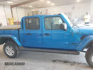 2020 Jeep Gladiator Sport S with VIN 1C6HJTAG8LL193845, listed as a IAAI auction lot 42085533 with 121,134 mi miles. Bid and sale history available at carsss.com. Image 13.