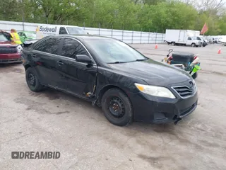 2010 Toyota Camry z VIN 4T4BF3EKXAR056638, wystawiony jako IAAI lot #42226158 z przebiegiem 194 062 mil mil oraz . Historia ofert i sprzedaży dostępna na DreamBid. Obrazek 1.