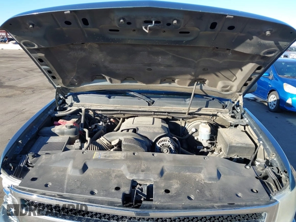 2009 Chevrolet Silverado 1500 with VIN 1GCEC24039Z215240, listed as a IAAI auction lot 41308199 with 104,662 mi miles and . Bid and sale history available at DreamBid. Image 10.