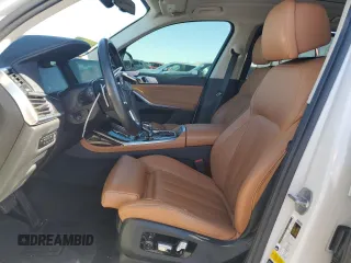 2019 BMW X7 xDrive50i z VIN 5UXCX4C54KLS38649, wystawiony jako Copart lot #46897795 z przebiegiem 60 904 mil mil oraz Szkoda całkowita • Salvage title. Historia ofert i sprzedaży dostępna na DreamBid. Obrazek 7.