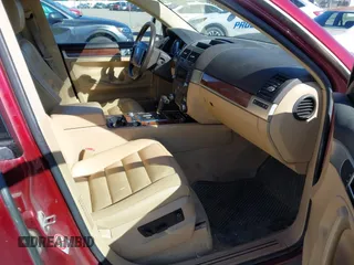 2004 Volkswagen Touareg z VIN WVGBC67L24D004600, wystawiony jako IAAI lot #42283582 z przebiegiem 192 135 mil mil oraz . Historia ofert i sprzedaży dostępna na DreamBid. Obrazek 5.