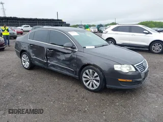 2008 Volkswagen Passat Komfort with VIN WVWAK73C88P052203, listed as a IAAI auction lot 42461111 with 197,988 mi miles and . Bid and sale history available at DreamBid. Image 1.
