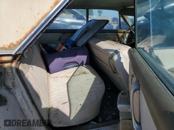 1963 Cadillac DeVille z VIN 63N073265, wystawiony jako Copart lot #58598785 z przebiegiem 79 382 mil mil oraz Czysty tytuł • Clean title. Historia ofert i sprzedaży dostępna na DreamBid. Obrazek 10.