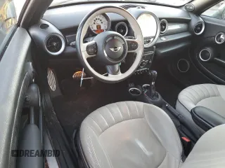 2013 MINI Coupe S z VIN WMWSX3C53DT466665, wystawiony jako Copart lot #79497824 z przebiegiem 94 767 mil mil oraz Szkody całkowita. Historia ofert i sprzedaży dostępna na DreamBid. Obrazek 8.