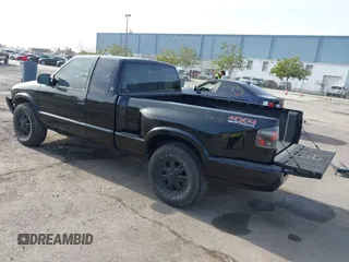 2001 GMC Sonoma SLS w/1SH Pkg with VIN 1GTDT19W018197275, listed as a IAAI auction lot 41604084 with 157,102 mi miles. Bid and sale history available at carsss.com. Image 3.