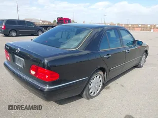 1998 Mercedes-Benz E-Class with VIN WDBJF65F0WA476690, listed as a IAAI auction lot 40646024 with 199,593 mi miles. Bid and sale history available at carsss.com. Image 4.