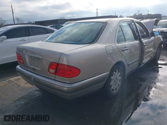 1997 Mercedes-Benz E-Class with VIN WDBJF55F3VA391335, listed as a IAAI auction lot 41606546 with 1 mi miles. Bid and sale history available at carsss.com. Image 4.